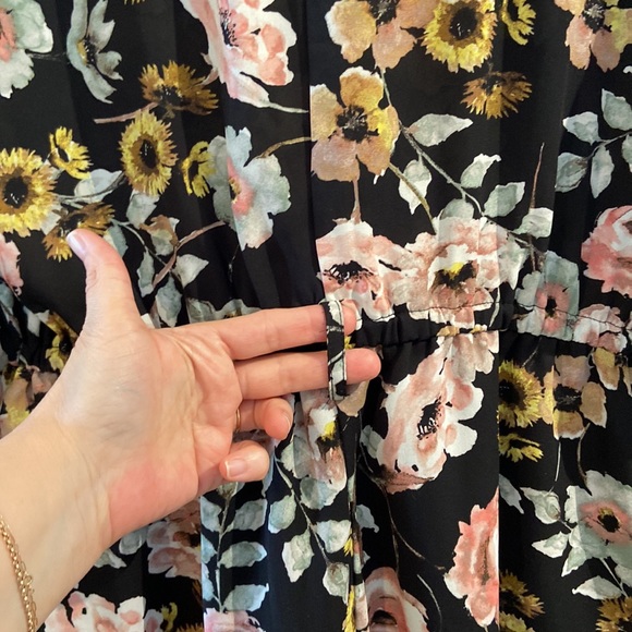 CUPCAKES & CASHMERE dressy flowy romper M - Picture 10 of 12